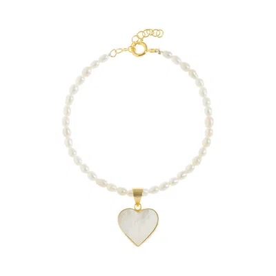 FREYA ROSE WOMEN'S WHITE RICE PEARL BRACELET WITH HEART CHARM