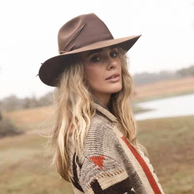 Freya Women's Gardenia Hat In Cocoa In Metallic