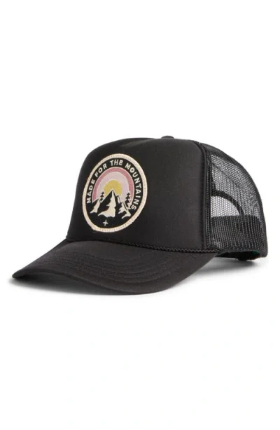Friday Feelin ' Made For The Mountains Trucker Hat In Black