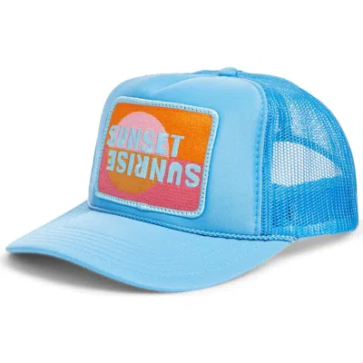 Friday Feelin ' Sunset Sunrise Trucker Hat In Blue