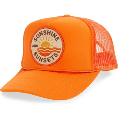 Friday Feelin ' Sunshine & Sunsets Trucker Hat In Neutral
