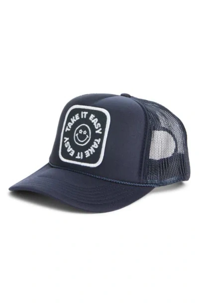 Friday Feelin ' Take It Easy Patch Trucker Hat In Navy
