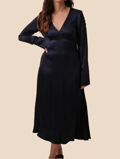 Frnch Lisna Sheen Midi Dress In Navy In Blue