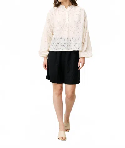 Frnch Martine Bermuda Short In Noir In White