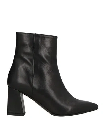 Fru Woman Ankle Boots Black Size 5 Leather