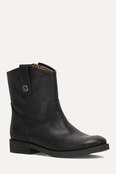 Frye And Co Kellie Button Short In Black