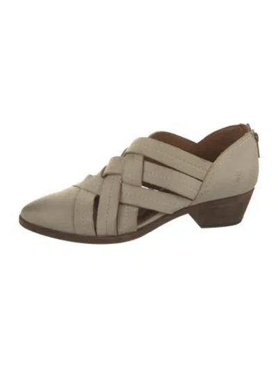 Pre-owned Frye Leather Flats In Neutrals