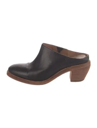 Pre-owned Frye Leather Mules In Black