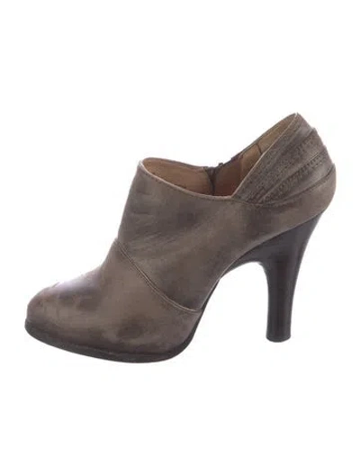 Pre-owned Frye Leather Mules In Brown