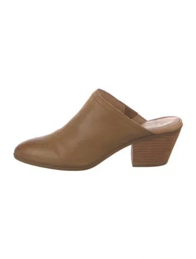 Pre-owned Frye Leather Mules In Neutral