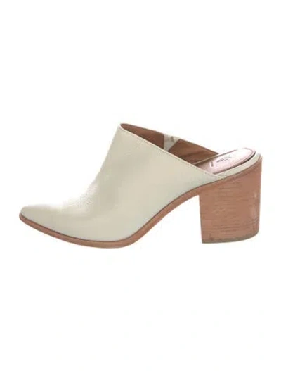 Pre-owned Frye Leather Mules In Neutral