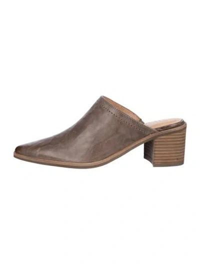 Pre-owned Frye Leather Mules In Neutral