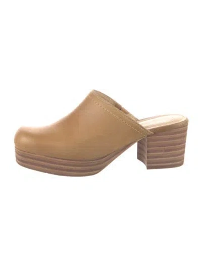 Pre-owned Frye Leather Mules In Neutral