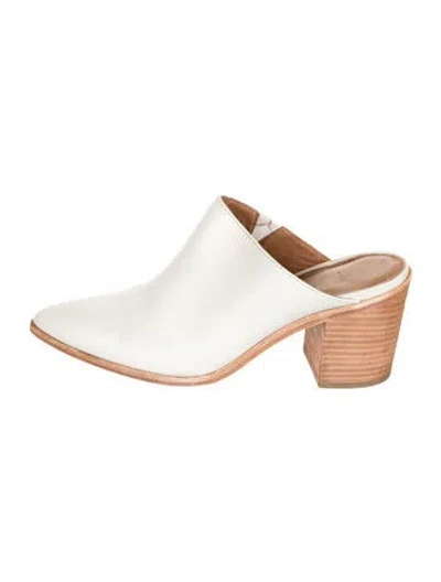 Pre-owned Frye Leather Mules In Neutrals/white