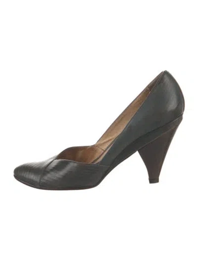 Pre-owned Frye Leather Pumps In Blue