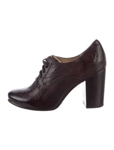 Pre-owned Frye Leather Pumps In Brown