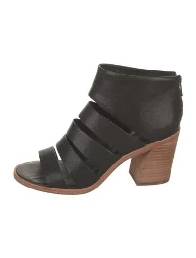 Pre-owned Frye Leather Sandals In Black