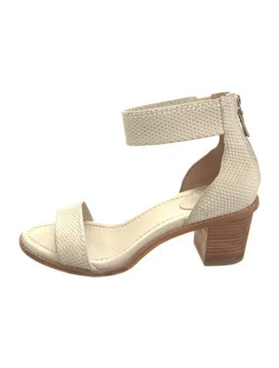 Pre-owned Frye Leather Sandals In Gold