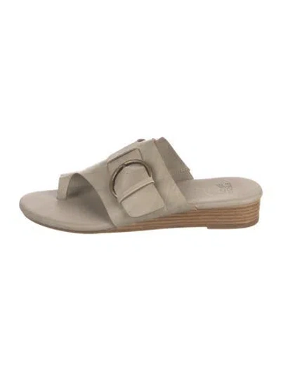 Pre-owned Frye Leather Sandals In Neutrals
