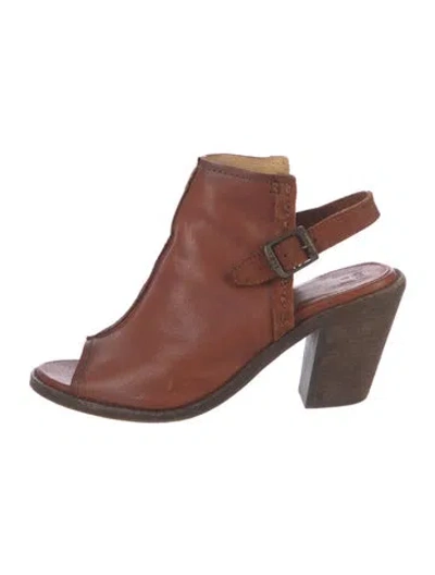 Pre-owned Frye Leather Slingback Sandals In Brown