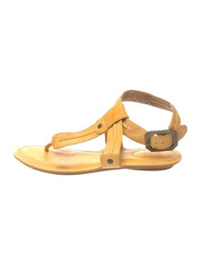 Pre-owned Frye Leather T-strap Sandals In Neutrals
