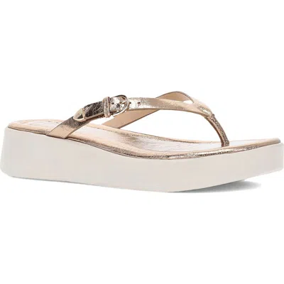 Frye Maya Buckle Platform Flip Flop In Dark Gold