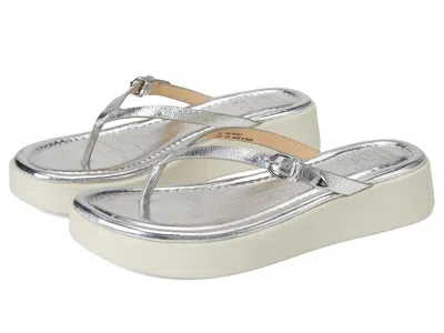 Frye Maya Buckle Thong Sandals In Silver