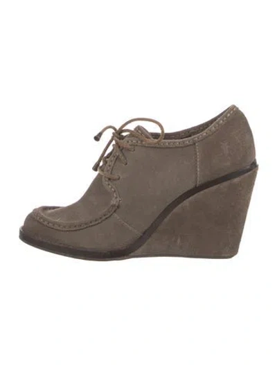 Pre-owned Frye Suede Pumps In Brown