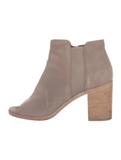 Pre-owned Frye Suede Sandals In Gray