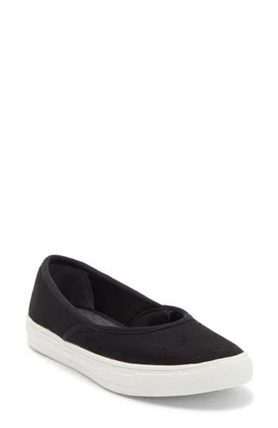 Fuchsia Crossover Sneaker Flat (women) In Black