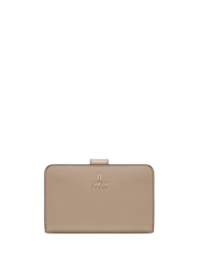 Furla Camelia M Leather Wallet In Neutrals