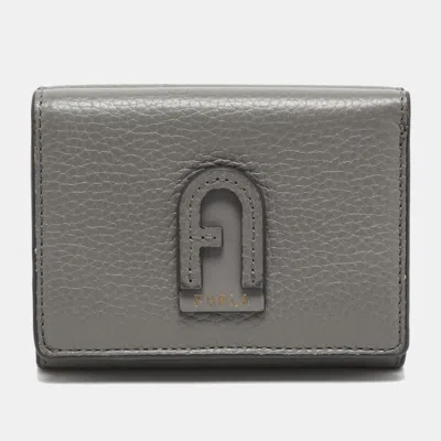 Pre-owned Furla Dafne Grey Leather Trifold Wallet In Gray