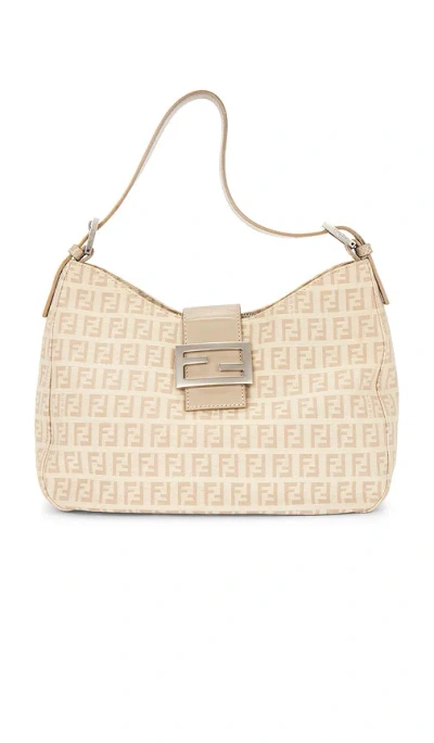 Fwrd Renew Fendi Åœ…è¢‹ Â€“ È±¡ç‰™ç™½. Å°ºç � All.