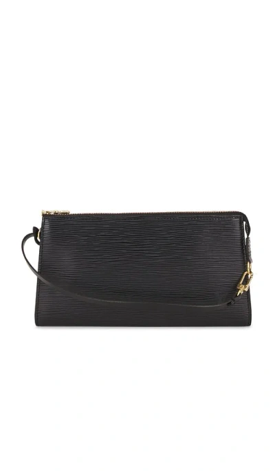 Fwrd Renew Louis Vuitton Epi Pochette Accessories 24 Shoulder Bag In 黑色