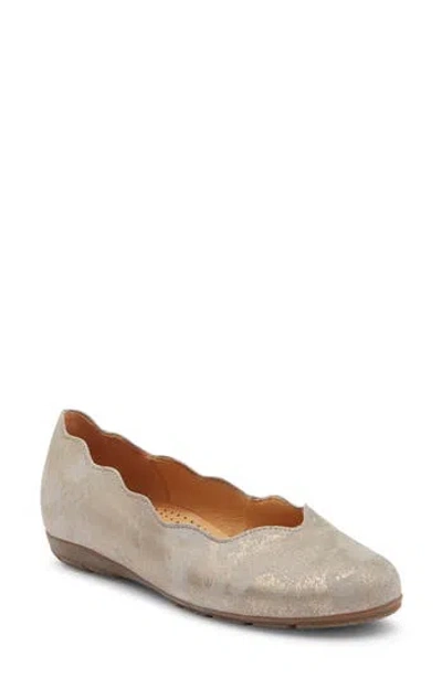 Gabor Scalloped Leather Ballet Flat In Muschel