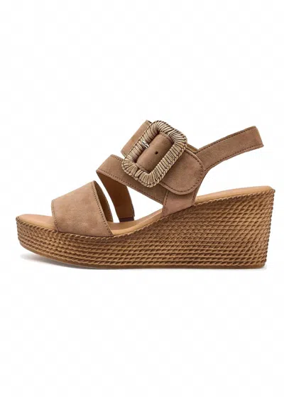 GABOR WOMEN'S WEDGE SANDAL IN PEANUT SUEDE