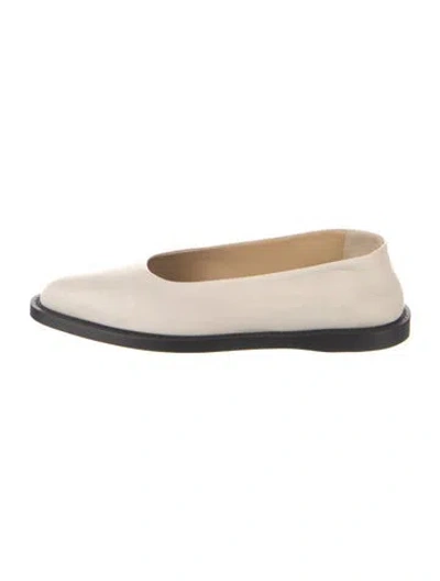 Pre-owned Gabriela Hearst Leather Flats In Neutrals