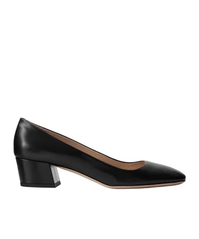 Gabriela Hearst Leather Pumps In Black