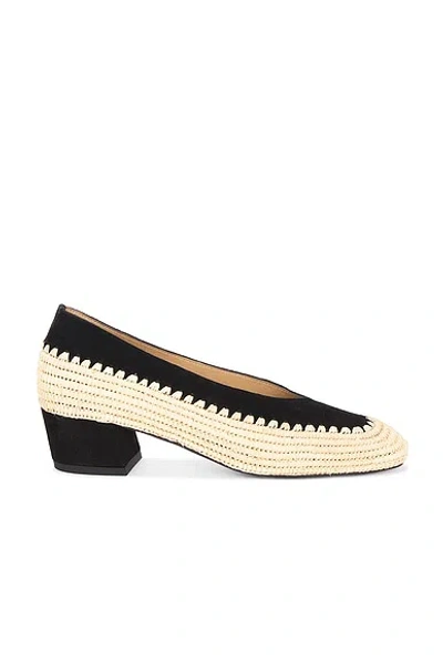 Gabriela Hearst Strength Pump In Black