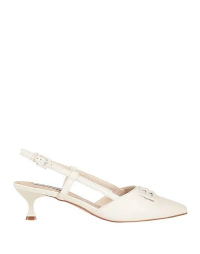 Gai Mattiolo Woman Pumps Off White Size 8 Leather