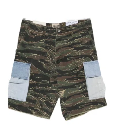GALLERY DEPT. GALLERY DEPT. FRAYED EDGE DENIM-POCKET CARGO SHORTS