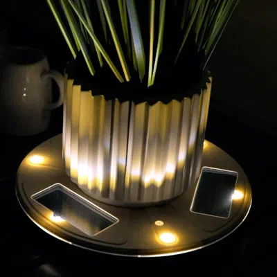 Gama Sonic 10.5 In. Outdoor Flower Planter Solar Pot Stand Light