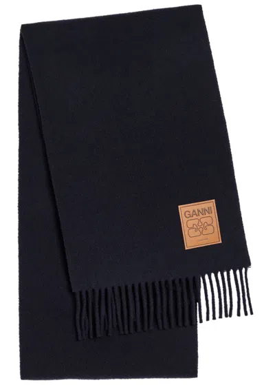 GANNI GANNI DESIGNER-APPLIQUÉ FRINGED WOOL SCARF