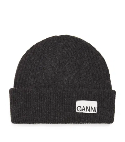 Ganni Logo-patch Ribbed Beanie In Grey