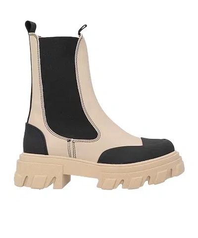 Ganni Two-tone Platform Boot In Neutral