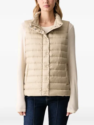 Gant Quilted Gilet In Neutral
