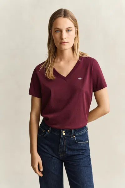 Gant Shield V-neck T-shirt In Darkened Wine