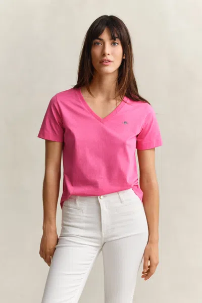 Gant Shield V-neck T-shirt In Pink