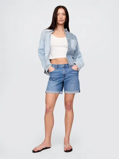 Gap 5" Mid Rise Denim Girlfriend Shorts In Medium Indigo