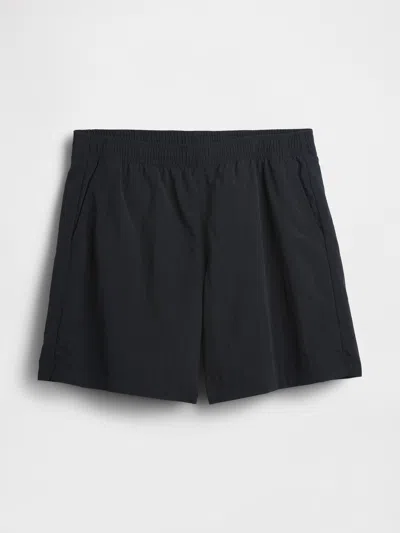 Gap 7.5" Hybrid Shorts In Black